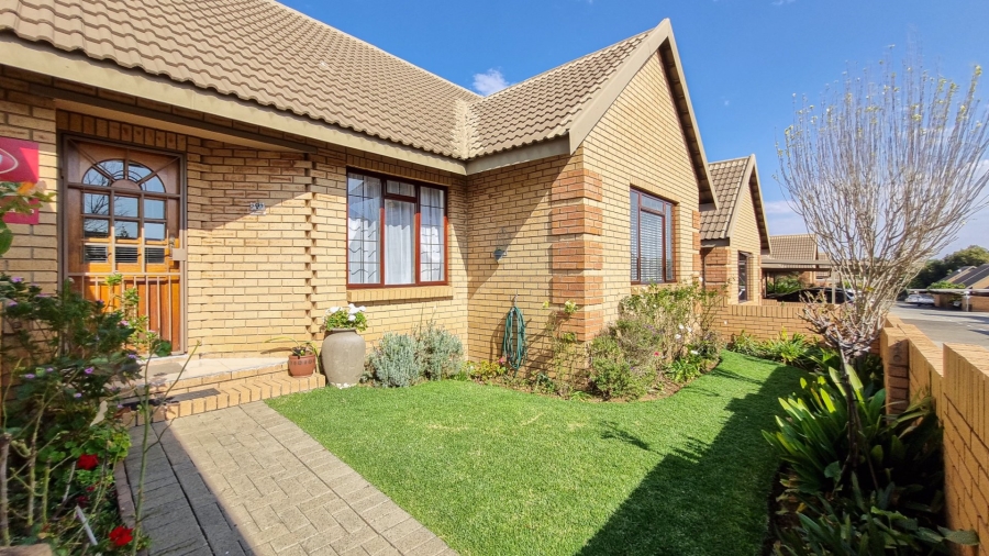 2 Bedroom Property for Sale in Langenhovenpark Free State